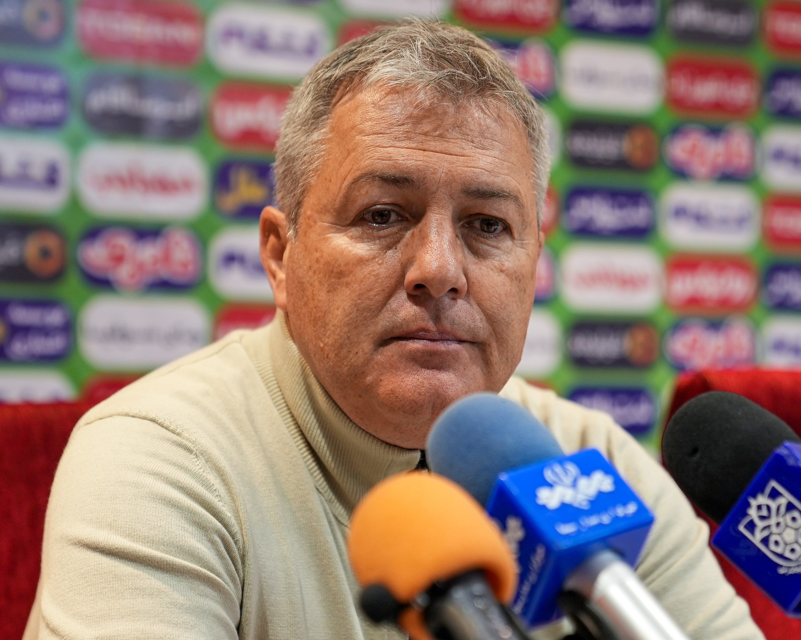 چادرملو از ابتدای بازی وقت تلف میکرد چادرملو از ابتدای بازی وقت تلف میکرد