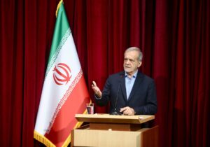 پزشکیان : در سال آینده به کمک پنل های خورشیدی هیچگونه قطعی برقی نخواهیم داشت