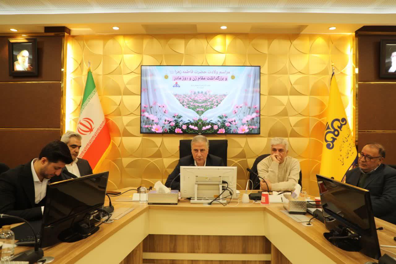 زن سکاندار فرهنگ خانواده و سفیر مدیریت مصرف انرژی است زن سکاندار فرهنگ خانواده و سفیر مدیریت مصرف انرژی است