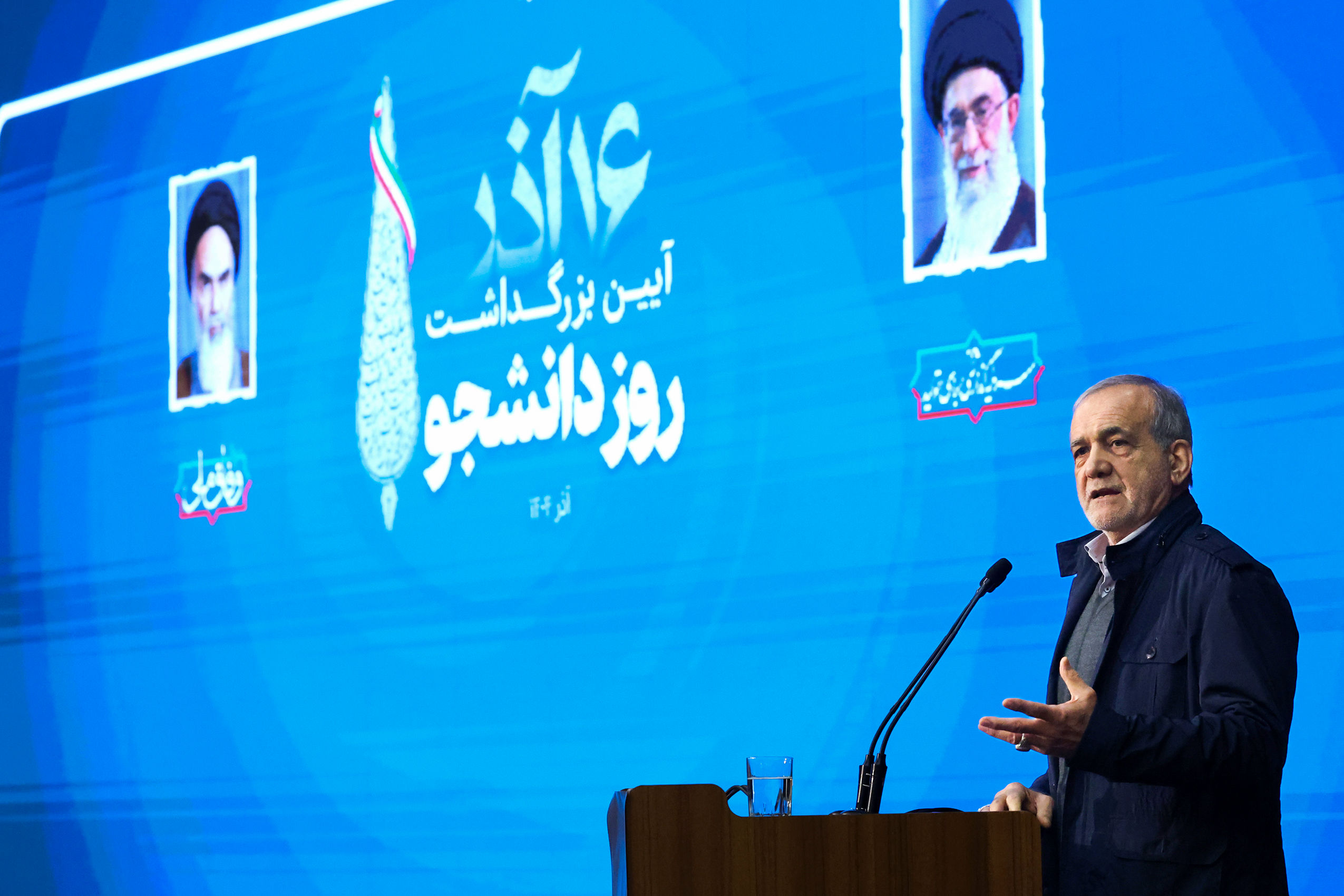 ۴ میلیارد دلار بنزین را با قیمت حدود ۶۰ هزار تومان وارد میکنیم/یاد بگیریم با هم گفتوگو کنیم و بدون توهین حرف بزنیم ۴ میلیارد دلار بنزین را با قیمت حدود ۶۰ هزار تومان وارد میکنیم/یاد بگیریم با هم گفتوگو کنیم و بدون توهین حرف بزنیم