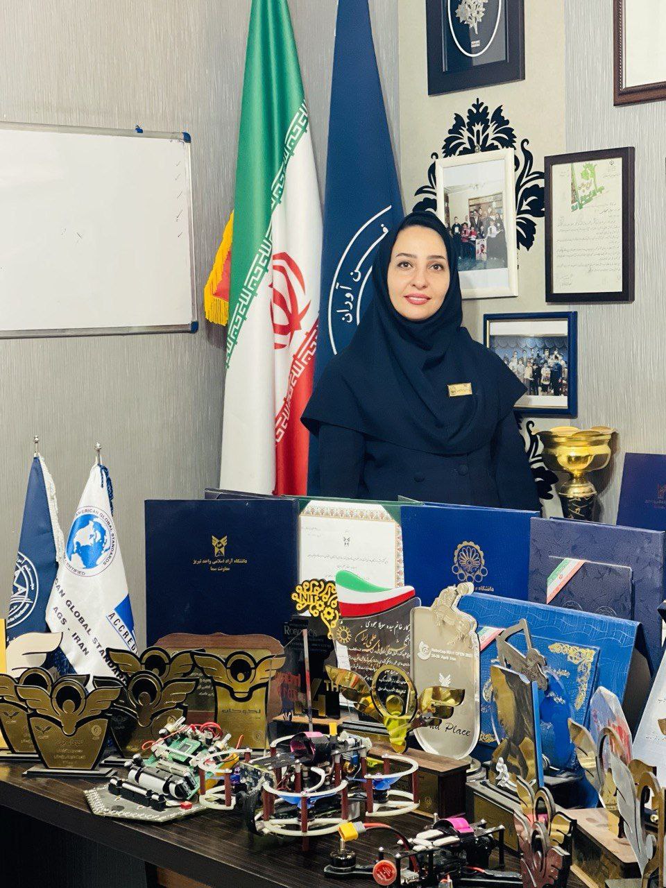 فاطمه زهرا(س)الگوی دانش،عزت،تربیت،عفاف مجاهدت اجتماعی است فاطمه زهرا(س)الگوی دانش،عزت،تربیت،عفاف مجاهدت اجتماعی است