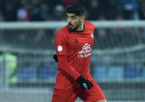 ترابی در تراکتور ۵۰ تایی شد