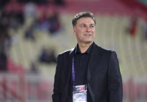 باشگاه تراکتور قاطعانه حامی سرمربی تیم است.