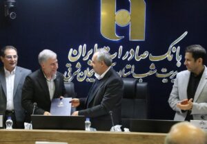 تقدیر استاندار آذربایجان شرقی از مدیر عامل شرکت گاز به عنوان مدیر نمونه صنعت نفت کشور