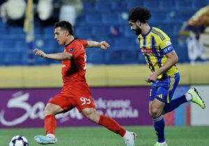 حسین زاده بهترین بازیکن تراکتور