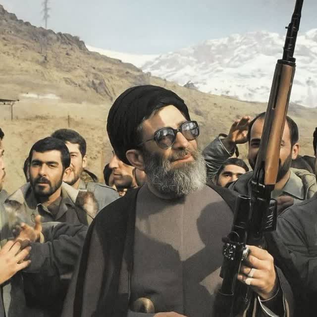 رهبر معظم انقلاب اسلامی ایران در محل کارشان در بیت رهبری به شهادت رسیدند رهبر معظم انقلاب اسلامی ایران در محل کارشان در بیت رهبری به شهادت رسیدند